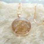 Echtgold Fassung mit Tierhaarschmuck in 14 Karat Roségold