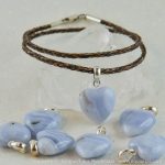 Halskette aus Pferdehaar mit blauem Chalcedon Herz