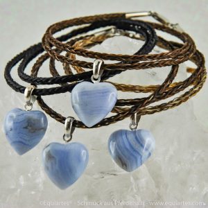 Halskette aus Pferdehaar mit blauem Chalcedon Herz