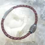 Herrenarmband mit Equibead Long L an geflochtenem 4 mm Lederband mit Edelstahl-Kippverschluss