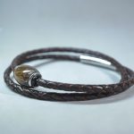 Herrenarmband mit Equibead Long S an geflochtenem 3 mm Wickel-Lederband mit Edelstahl-Kippverschluss