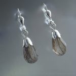 Tierdrops Kollektion: facettierte funkelnde Ohrhänger an edlen 925 Silber-Brisuren mit Tropfen-Applikation