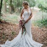 Brautschmuck von Equiartes mit Tierdrops: Halskette in glatt polierter Tropfenform an Sterlingsilber Venezianerkette und facettierten Ohrhänger mit edlen Brisuren mit Tropfen-Applikation