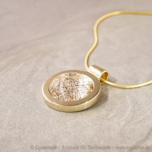 Echtgold Anhänger Saturn S mit Tierhaar-Cabochon.