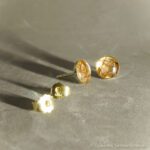 Edle Ohrstecker mit Tierhaar oder Asche, gefasst in massivem 585 (14 Karat) Gelbgold - Equiartes®