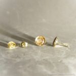 Edle Ohrstecker mit Tierhaar oder Asche, gefasst in massivem 585 (14 Karat) Gelbgold - Equiartes®