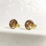 Edle Ohrstecker mit Tierhaar oder Asche, gefasst in massivem 585 (14 Karat) Gelbgold - Equiartes®