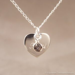 Tierhaarschmuck, Erinnerungssschmuck mit Herz und Gravur, Minicabochon