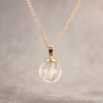 Tierhaarschmuck Kugel-Anhänger Andromeda S - 10mm an Echtgoldschlaufe aus 585 Rotgold - von Equiartes€ - Gestreute Legeart