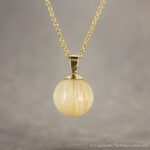 Tierhaarschmuck Kugel-Anhänger Andromeda M - 12mm an Echtgoldschlaufe aus 585 Gelbgold - von Equiartes® - Gerade Legeart